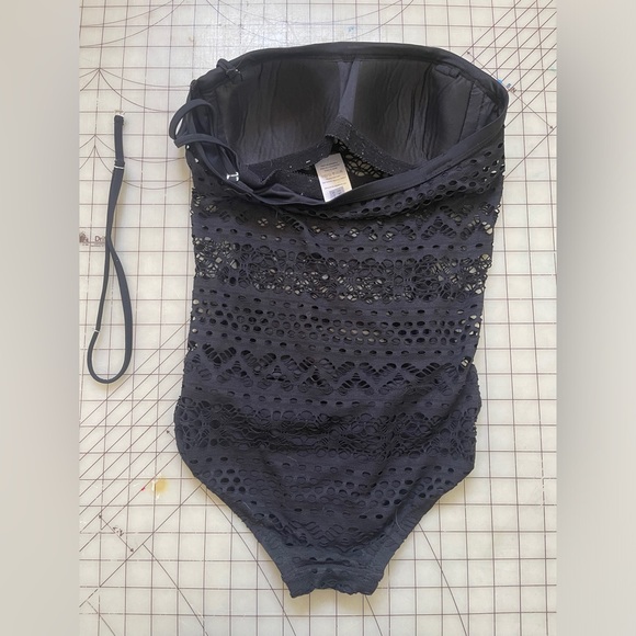 One piece bodysuit/swimsuit size 2 - Picture 2 of 4
